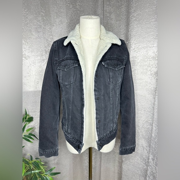 Levi’s Original Sherpa Trucker Jacket in Black Wash Women’s Size S - Picture 1 of 14